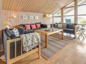 Posezení v ubytování Holiday Home Gedda - 700m from the sea by Interhome