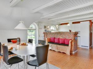 Posezení v ubytování Holiday Home Pasi - 1-2km from the sea by Interhome