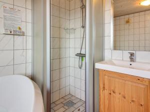 Koupelna v ubytování Holiday Home Lambe - from the sea by Interhome