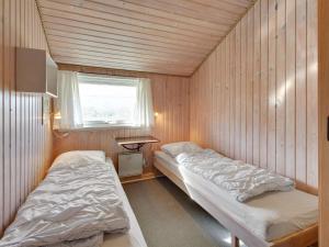 Postel nebo postele na pokoji v ubytování Holiday Home Unni - from the sea by Interhome + 16 fotografií