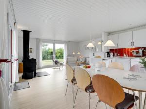Posezení v ubytování Holiday Home Siv - from the sea by Interhome