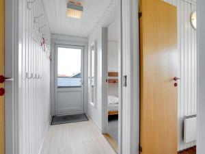Postel nebo postele na pokoji v ubytování Holiday Home Siv - from the sea by Interhome