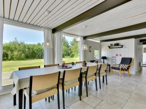 Kuchyň nebo kuchyňský kout v ubytování Holiday Home Anund - 1-4km from the sea by Interhome