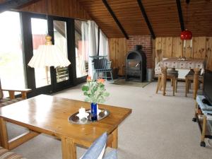 Posezení v ubytování Holiday Home Elsine - 800m from the sea by Interhome