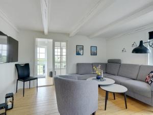 Posezení v ubytování Holiday Home Ulva - 400m from the sea by Interhome