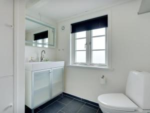 Koupelna v ubytování Holiday Home Ulva - 400m from the sea by Interhome