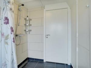 Koupelna v ubytování Holiday Home Ulva - 400m from the sea by Interhome