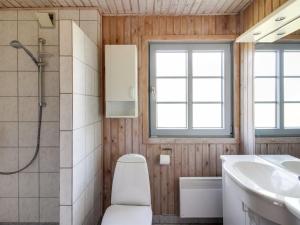 Koupelna v ubytování Holiday Home Dina - 200m to the inlet by Interhome