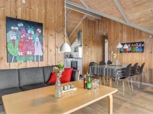 Posezení v ubytování Holiday Home Valia - 400m to the inlet by Interhome