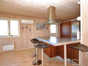 Kuchyň nebo kuchyňský kout v ubytování Holiday Home Ernbiorn - from the sea in Western Jutland by Interhome