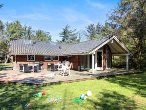 Zahrada ubytování Holiday Home Elfrun - 250m from the sea by Interhome