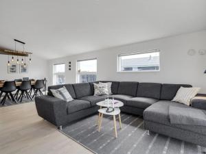 Posezení v ubytování Holiday Home Damaskin - 300m from the sea by Interhome