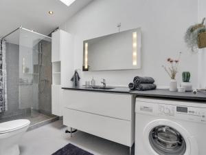 Koupelna v ubytování Holiday Home Damaskin - 300m from the sea by Interhome