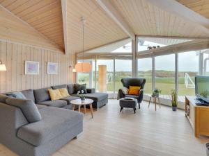 Posezení v ubytování Holiday Home Floriana - 650m from the sea by Interhome