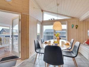 Posezení v ubytování Holiday Home Floriana - 650m from the sea by Interhome