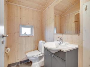 Koupelna v ubytování Holiday Home Floriana - 650m from the sea by Interhome