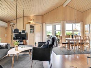 Posezení v ubytování Holiday Home Ivar - 900m from the sea by Interhome
