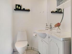 Koupelna v ubytování Holiday Home Ivar - 900m from the sea by Interhome