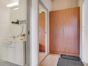 Koupelna v ubytování Holiday Home Ivar - 900m from the sea by Interhome
