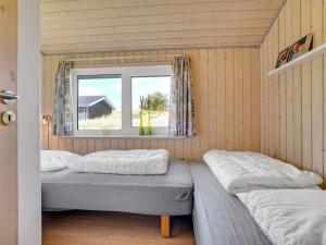Postel nebo postele na pokoji v ubytování Holiday Home Ivar - 900m from the sea by Interhome