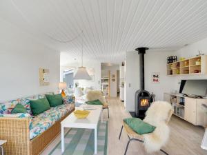 Posezení v ubytování Holiday Home Majgull - 150m from the sea by Interhome