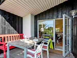 Balkón nebo terasa v ubytování Holiday Home Vivina - 250m from the sea by Interhome