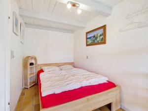 Postel nebo postele na pokoji v ubytování Holiday Home Viktorija - 800m from the sea by Interhome