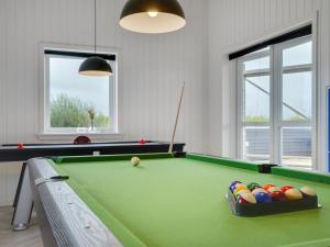 Biliár nebo kulečník v ubytování Holiday Home Markku - 400m from the sea by Interhome