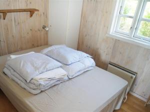 Postel nebo postele na pokoji v ubytování Holiday Home Guthfrith - 100m from the sea by Interhome