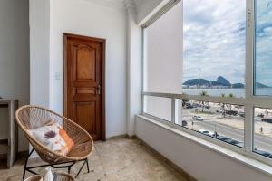 Un balcón o terraza de Sofisticado em Copacabana - Vista para praia - A403 Z3