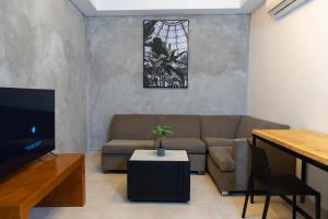 a living room with a couch and a table at MARINN Tropical Vibes Hotel in Panama City