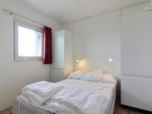 Postel nebo postele na pokoji v ubytování Apartment Alimpij - 150m from the sea by Interhome