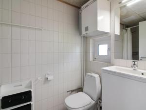 Koupelna v ubytování Apartment Alimpij - 150m from the sea by Interhome