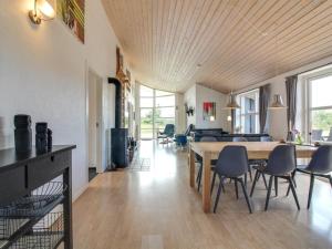 Posezení v ubytování Holiday Home Mayke - 900m from the sea by Interhome