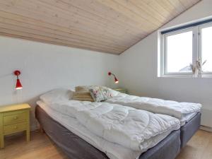 Postel nebo postele na pokoji v ubytování Holiday Home Mayke - 900m from the sea by Interhome