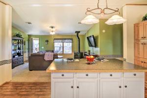 Billede fra billedgalleriet på Private Hill Country House with Deck on 7 Acres! i Luckenbach