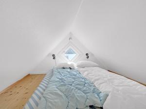Postel nebo postele na pokoji v ubytování Apartment Poulsen - 200m from the sea in NW Jutland by Interhome