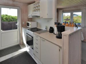 Kuchyň nebo kuchyňský kout v ubytování Holiday Home Loryleimis - 300m from the sea by Interhome + 18 fotografií