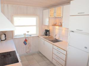 Kuchyň nebo kuchyňský kout v ubytování Holiday Home Troels - 750m from the sea by Interhome + 17 fotografií