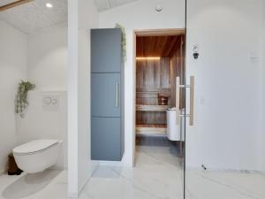 Koupelna v ubytování Holiday Home Anie - 950m from the sea by Interhome