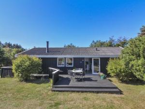 Zahrada ubytování Holiday Home Birgid - 900m from the sea by Interhome