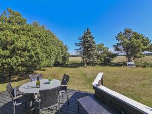 Zahrada ubytování Holiday Home Birgid - 900m from the sea by Interhome