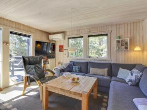 Posezení v ubytování Holiday Home Birgid - 900m from the sea by Interhome