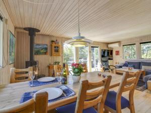 Posezení v ubytování Holiday Home Birgid - 900m from the sea by Interhome