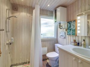 Koupelna v ubytování Holiday Home Birgid - 900m from the sea by Interhome