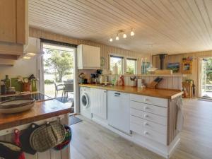 Kuchyň nebo kuchyňský kout v ubytování Holiday Home Birgid - 900m from the sea by Interhome
