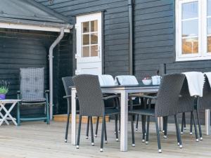 Patio nebo venkovní prostory v ubytování Holiday Home Agate - 250m from the sea by Interhome