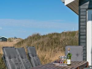 Nápoje v ubytování Holiday Home Agate - 250m from the sea by Interhome