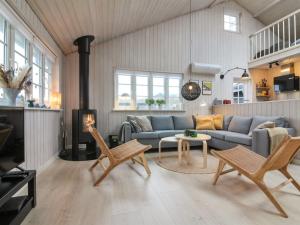 Posezení v ubytování Holiday Home Agate - 250m from the sea by Interhome