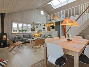 Posezení v ubytování Holiday Home Agate - 250m from the sea by Interhome
